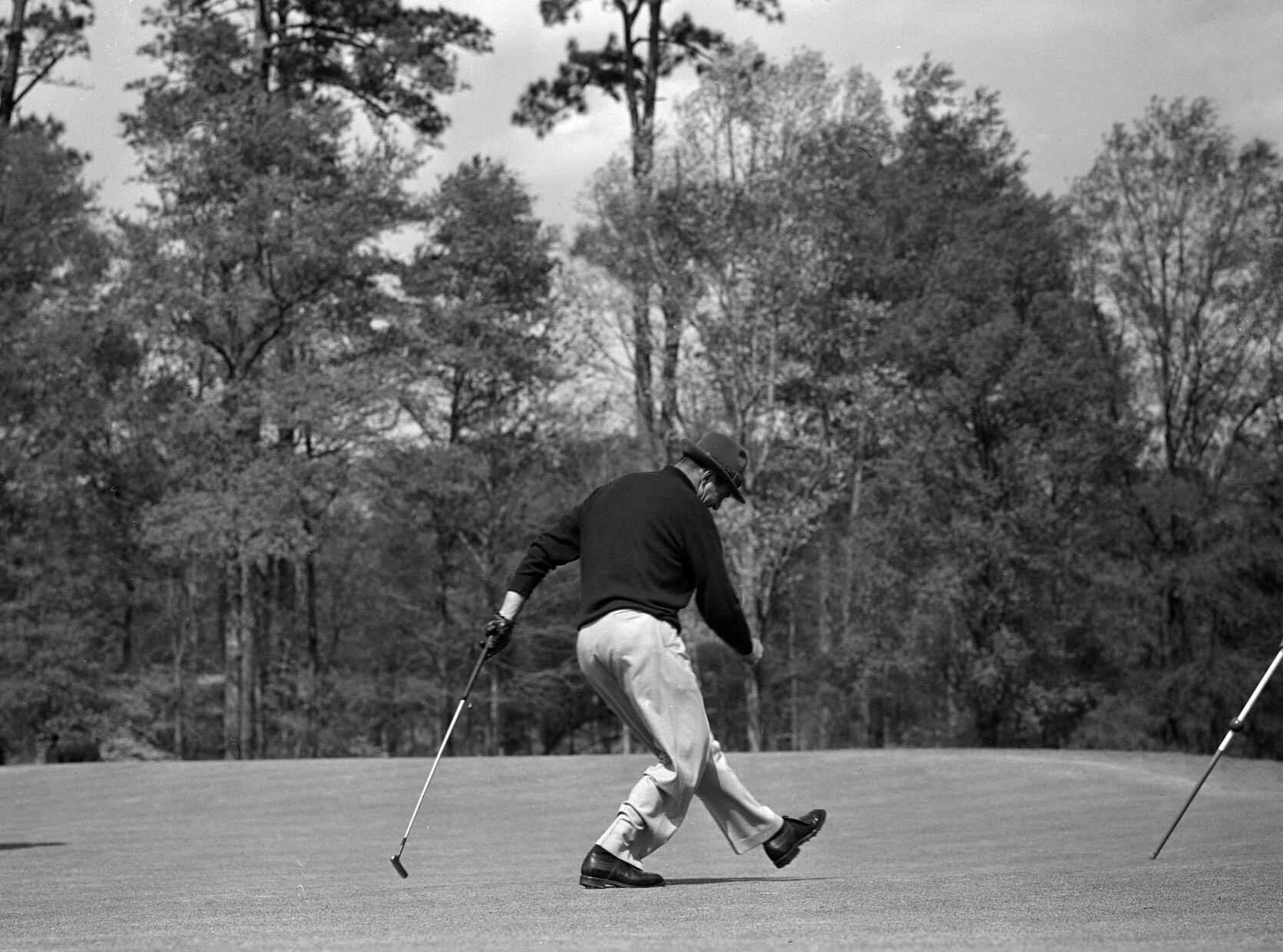 1952: Sam Snead wins his second Masters, beating Jack Burke Jr. by four shots